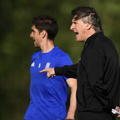 Egea ensaya con el 4-4-2 para su estreno en Almería