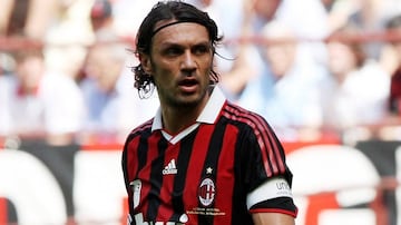 Un defensor italiano que hizo su propia historia en el Milán, visitó la playera rojinegra por 25 temporadas donde acumuló 902 partidos y 33 goles.