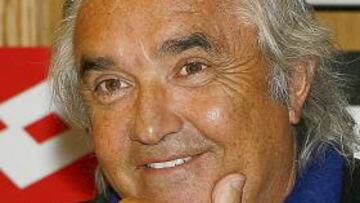 Briatore exige a la FIA un millón de euros por los daños causados a su imagen.