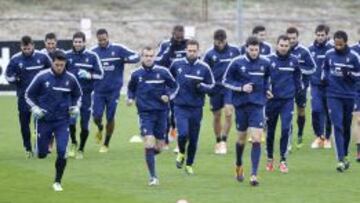 CONCENTRADOS. La plantilla osasunista durante una sesión.