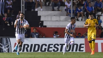 El veterano delantero convirtió un libre directo sensacional en el tramo final del encuentro para completar la remontada del equipo de Asunción.