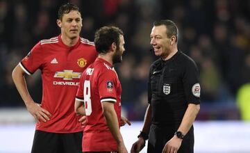 English referee Kevin Friend (R) chats with Manchester United's Spanish midfielder Juan Mata during the English FA Cup fifth round football match between Huddersfield Town and Manchester United