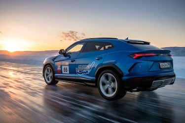 Lamborghini Urus establece récord de velocidad sobre hielo