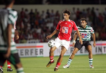 Rui Costa es uno de los jugadores más talentosos que ha dado Portugal al fútbol. En su primera etapa (luego volvería para retirarse) apenas jugó 19 partidos. En 1994 salió a la Fiorentina, donde coincidió con Batistuta en un gran equipo. Más tarde, alcanzaría la gloria ganando la Champions League con el Milan, en 2003.  Actualmente es el presidente del Benfica.