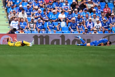 El golpe se produjo durante el minuto nueve de encuentro cuando ambos jugadores chocaron tras buscar un balón largo en diagonal. Al momento salieron las asistencias para atender a ambos jugadores.
