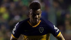 Frank Fabra durante un partido con Boca Juniors por Superliga Argentina.