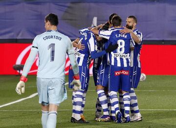 0-1. Lucas Pérez celebró el primer gol que marcó de penalti.