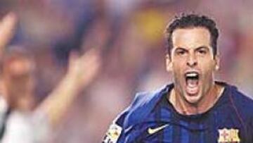 <b> EL PRIMER GOL, DE GIULY. </b>El francés celebra el tanto que abrió la victoria del Barça en Santander.