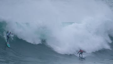 La Vaca Gigante es un campeonato de surf en espectaculares olas grandes que se celebra en la ola que rompe en los acantilados de La Cantera-Cueto, en Santander.