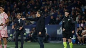 VALENCIA, 21/03/2026.-El entrenador el Levante Luís Manuel Ferreira, durante el partido de la jornada 29 de LaLiga EA Sports entre el Levante y el Oviedo, este sábado en el estadio Ciutat de Valencia.-EFE/ Manuel Bruque