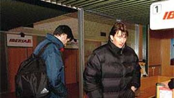 <b>VIAJE EN CUADRO.</B> Foirest, uno de los nueve, a su salida de Vitoria.