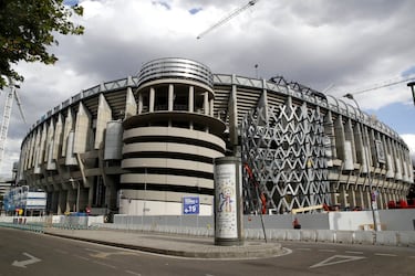 Poco a poco el 'nuevo' Santiago Bernabéu va cogiendo forma. Las obras de remodelación del estadio del conjunto blanco continúan un ritmo imparable. 