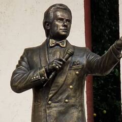 ¿Cómo llegar a la estatua de José José ubicada en Clavería?