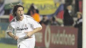 <b>RAMOS SE ESTRENÓ EN LA LIGA.</b> Ramos consiguió su primer gol en el campeonato de Liga con el Madrid, aunque ya ha marcado en Champions, sin ir más lejos, el pasado martes en Atenas, cuando logró un tanto muy parecido. La temporada anterior la acabó con dos goles en Liga.