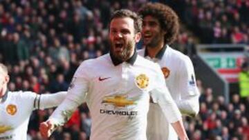 Mata marcó dos en Anfield.