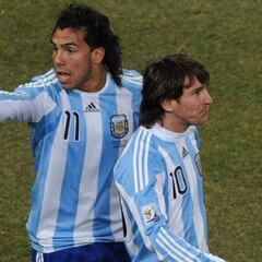 Tévez: “Jugar con Messi es difícil y fácil a la vez”