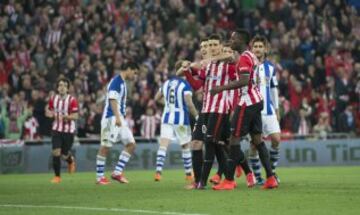 1-0. Aduriz celebróde el primer gol anotado de penalti.