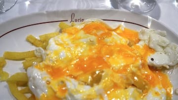 Los mejores huevos rotos de Madrid están en la Cava Baja: 15 euros con ambiente de Hollywood