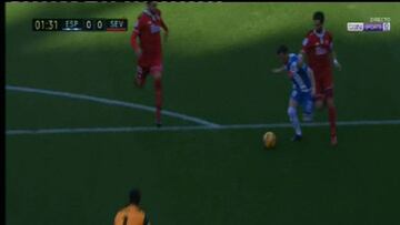 Acción del penalti a Piatti.