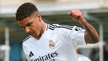 Loren Zúñiga, doble goleador del Castilla ante el Vizela.