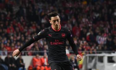He wasn't fit to wear the shirt – Keown slams Ozil