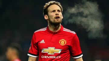 Daley Blind completes Ajax return from Manchester United