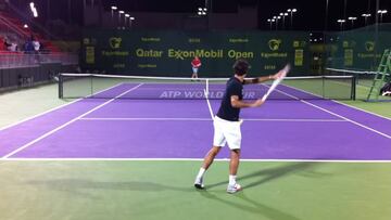 ¿Cuáles son las características más notables del tenis nocturno?