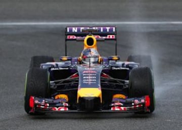 Sebastian Vettel piloto de Red Bull con el nuevo RB10 en Jerez.