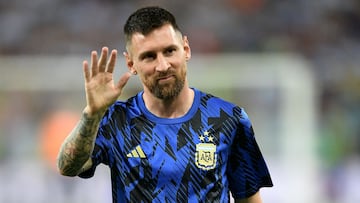 (FILES) Argentina's forward Lionel Messi waves as he warms up before the 2026 FIFA World Cup South American qualification football match between Brazil and Argentina at Maracana Stadium in Rio de Janeiro, Brazil, on November 21, 2023. Argentina's forward Lionel Messi was ruled out for Argentina�s World Cup Qualifiers against Brazil and Uruguay on March 17, 2025, according to the list of called-up players posted on the AFA (Argentina Football Association) official X account. (Photo by CARL DE SOUZA / AFP)