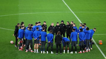 O Glorioso y Blaugranas se miden en la séptima jornada de la Copa de Europa. Aquí te decimos la mejor manera de sintonizar el partido.