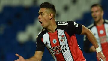 Rafael Santos Borr&eacute; en un partido de River Plate en Argentina