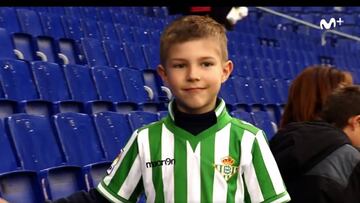 El peque&ntilde;o Aitor, durante su estreno en Cornell&agrave; en el Espanyol-Betis.