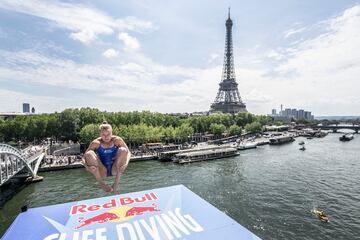 París acogió por segunda vez la segunda parada de las Series Mundiales de Red Bull Cliff Diving. Los espectadores tuvieron una vista alucinante de los participantes frente al monumento más famoso de Francia, la Torre Eiffel, compitiendo desde la plataforma de salto montada sobre el Sena.