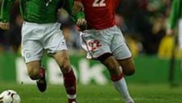 <b>RESPALDO.</B> Los aficionados han vuelto a llenar San Mamés para ver a la selección de Euskadi.