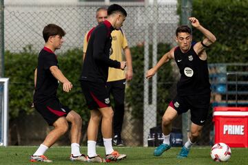 Pedri y Gavi durante el entrenamiento. 
 
