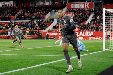 0-3. El delantero francs del Real Madrid celebra el tercer tanto.