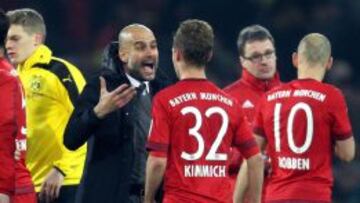 Guardiola habla a gritos con Kimmich al finalizar el partido contra el Dortmund.
