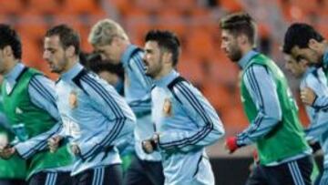 Último ensayo con Cesc de nueve y Busquets de central