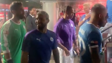 El flirteo descarado de Agüero con una fan tras ganar la Community Shield