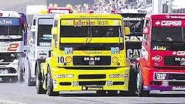 <b>ESPECTACULARES</b> Así resultan ser las carreras de estos "monstruos" de la carretera.