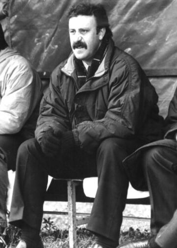 Tras la destitución de Jorge Valdano a finales de 1995, dirigió interinamente durante dos partidos al primer equipo a principios de 1996,11 venciendo en San Mamés por 0-5 y en el Estadio Carlos Tartiere al Real Oviedo por 2-3, hasta la contratación de Arsenio Iglesias.