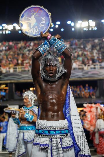 Uno de los eventos más importantes de Brasil se vuelve a celebrar. Tras dos años de parón por el COVID vuelve el Carnaval de Río.