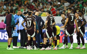 Mexico players and staff gather around midfielder #04 Edson Alvarez who has been hurt during the Conmebol 2024 Copa America tournament group B football match between Mexico and Jamaica at NRG Stadium in Houston, Texas on June 22, 2024. (Photo by Aric Becker / AFP)