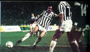 10/04/85 Gol de Platini durante un partido de semifinales de la Copa de Europa entre la Juventus y el Gironadins de Burdeos.
