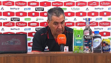 Jorge da Silva, DT de América, responde a las críticas de los hinchas.