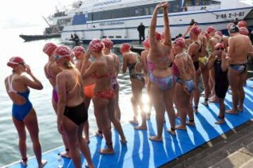 La Copa Nadal, cumple su edición 106, para celebrar el día de Navidad con una carrera de 200 metros en aguas del puerto de Barcelona. 