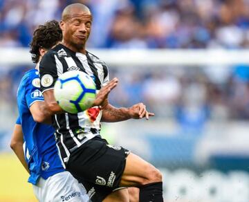 El 'Pato' Sánchez jugó con Puebla y Rayados de Monterrey en el futbol mexicano. El mediocampista uruguayo estuvo siete torneos en la Liga MX. Después del Clausura 2018 salió con rumbo al Santos de Brasil, equipo con el que todavía milita. Sánchez tiene actualmente 35 años.