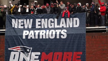 New England Patriots quarterback Tom Brady, head coach Bill Belichick, free safety Devin McCourty, and Defensive coordinator Matt Patricia hoist the Lombardi Championship trophies during Super Bowl LI victory parade in Boston, Massachusetts, U.S., February 7, 2017. REUTERS/Barry Chin/Pool