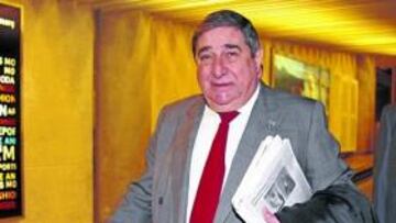 <b>DECIDIDO. </b>Lendoiro, con problemas de liquidez, está firme en su postura de rebajar los sueldos.