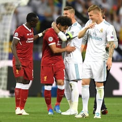 Destrozado: La lesión de Salah en imágenes... Peligra el Mundial